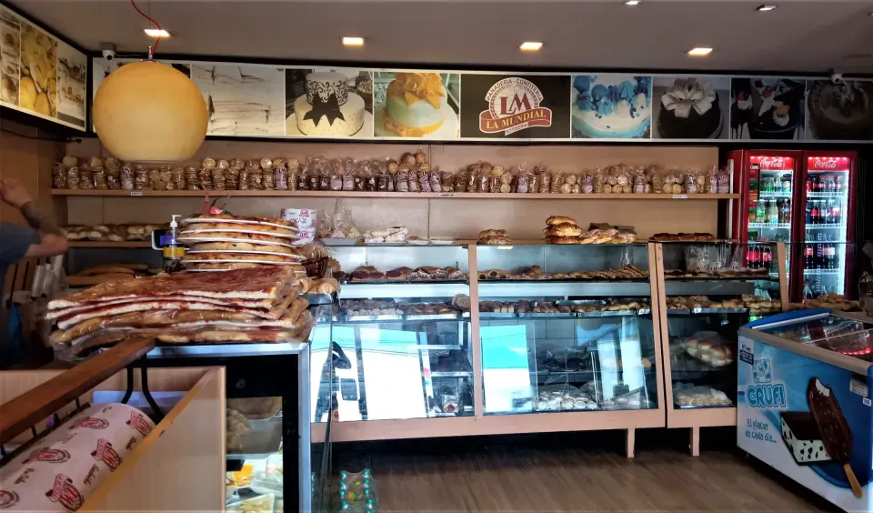 Frente de Panadería la Mundial