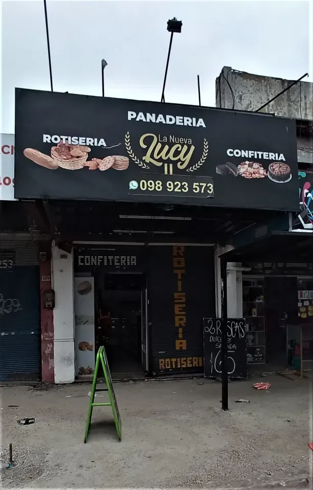 Frente de Panadería la Nueva Lucy II