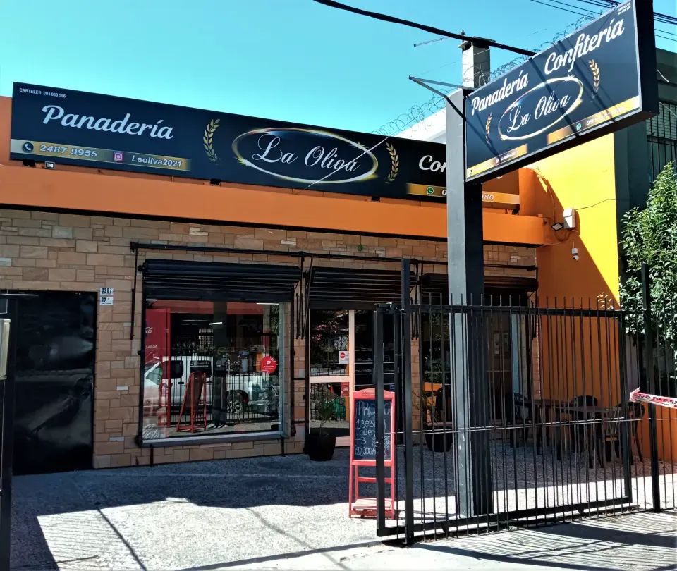 Frente de Panadería la Oliva