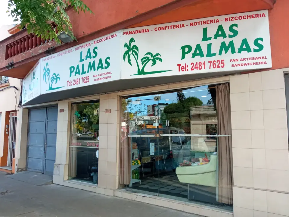 Frente de Panadería las Palmas