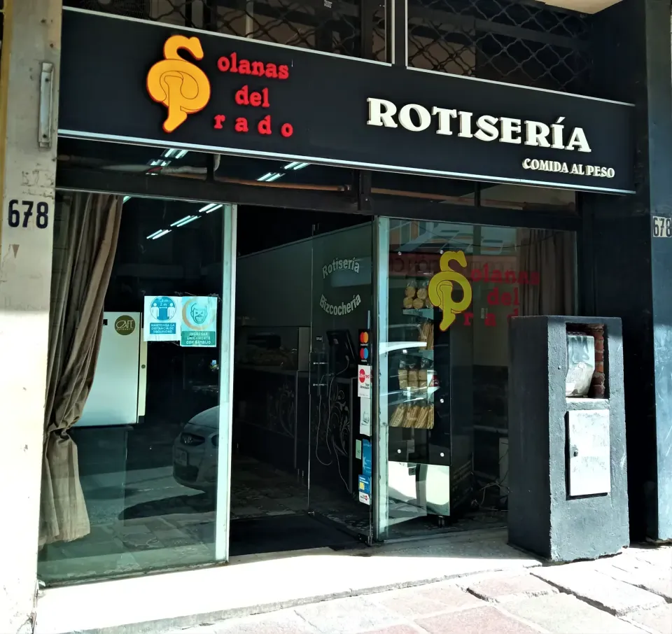 Frente de Rotisería y Panadería Solanas del Prado
